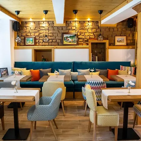 Hotel Seven Springs