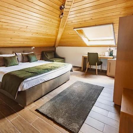 Hotel Seven Springs *