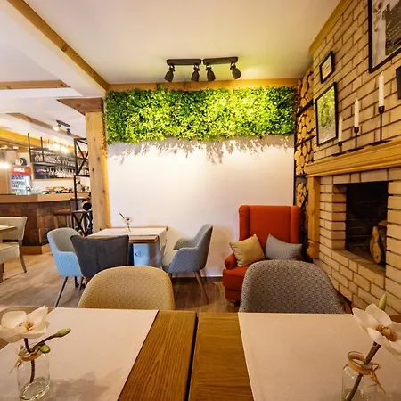 Seven Springs Hotel *