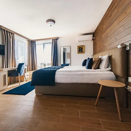 Hotel Seven Springs *