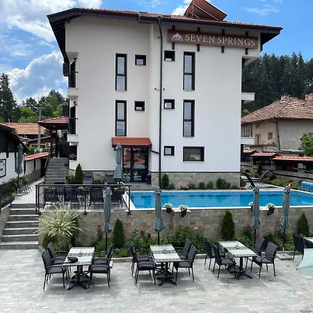 Hotel Seven Springs *