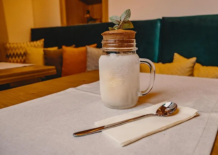 Seven Springs Hotel *