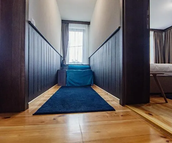 Hotel Seven Springs *