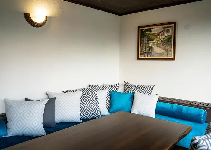 Seven Springs Hotel *