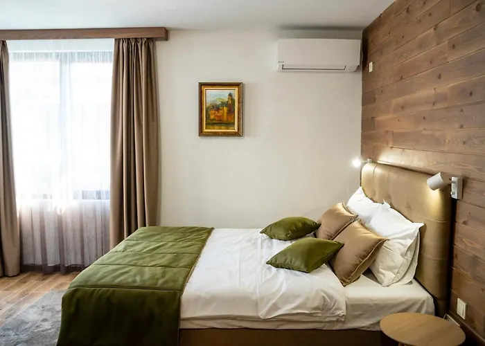 מלון Seven Springs בניה