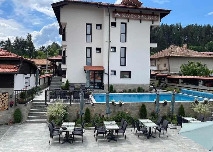 Hotel Seven Springs *
